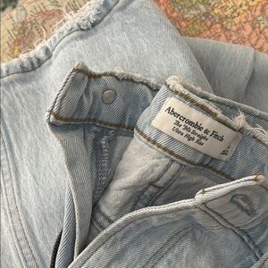 Abercrombie & Fitch 90’s straight ultra high rise (extra short)
